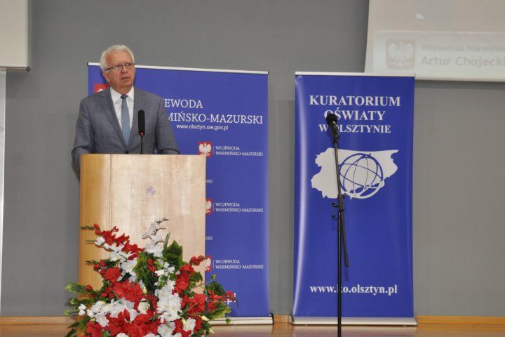 Warmińsko-Mazurski Kurator Oświaty Krzysztof Marek Nowacki przemawia